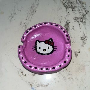 Hello kitty ashtray